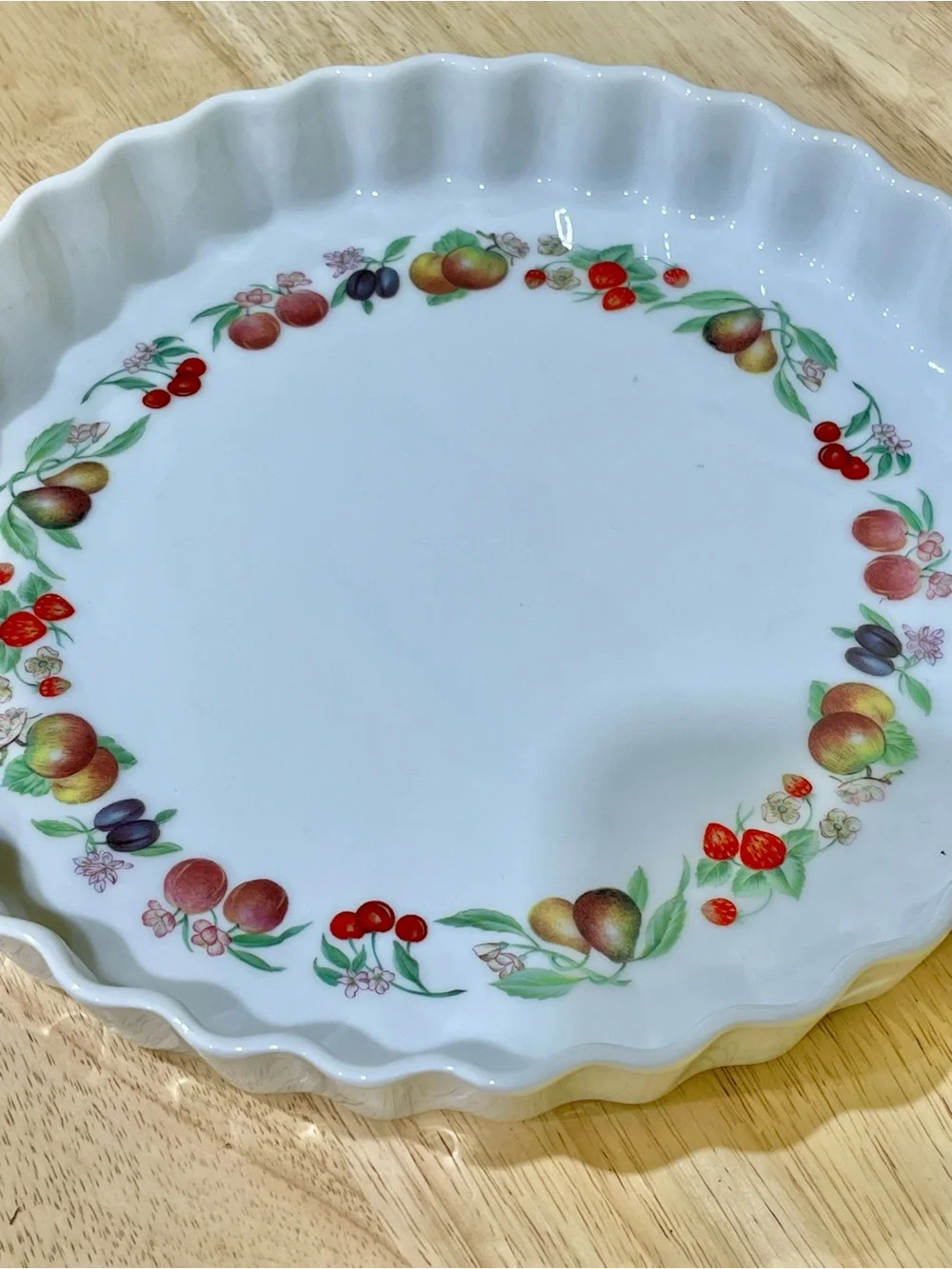 Pie/Tart Porcelaine du Reussy Porcelain Fluted Fruit Border Round Pie Dish 12 in